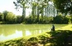 20 minutes from Sarlat, to recharge your batteries, a fishing pond, but also holiday rentals to accommodate you