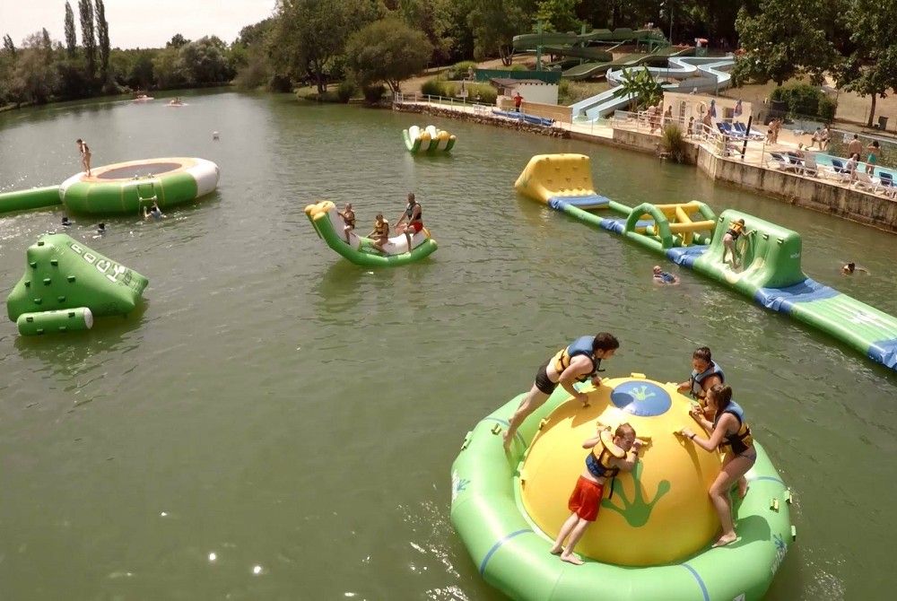 The water park is an activity for swimmers, for tumblers, in the leisure park in Dordogne Périgord